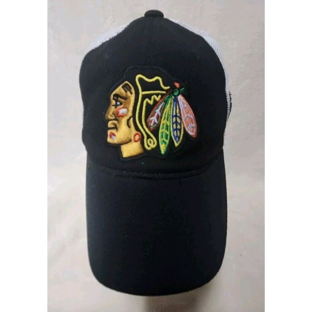 Vtg Chicago Blackhawks NHL Reebok Black Baseball Fitted Trucker Size S/M Cap